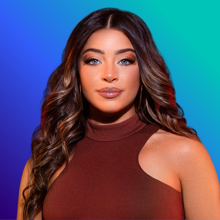 Headshot of Gia Giudice on blue to green gradient background